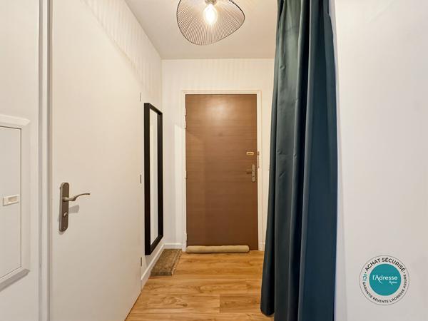 Appartement 2 pièces 45 m2 - 4 parkings - balcon