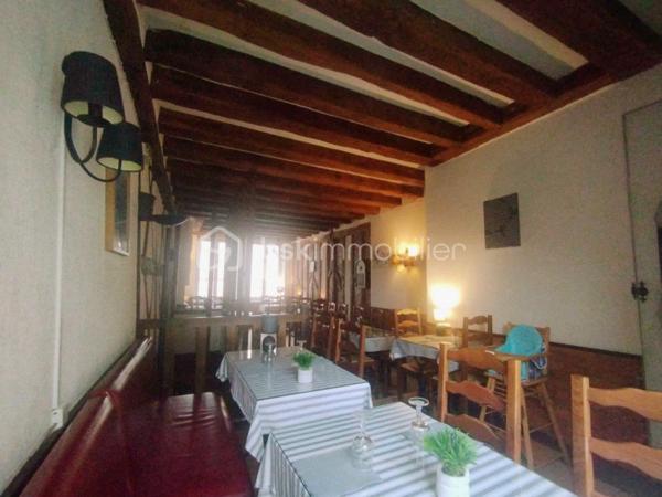 Local d activites de 93,50 m²