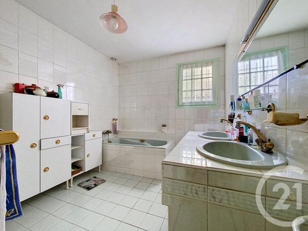 Maison à vendre  6 pièces - 157 m 2   ECHILLAIS  - 17