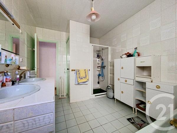 Maison à vendre  6 pièces - 157 m 2   ECHILLAIS  - 17