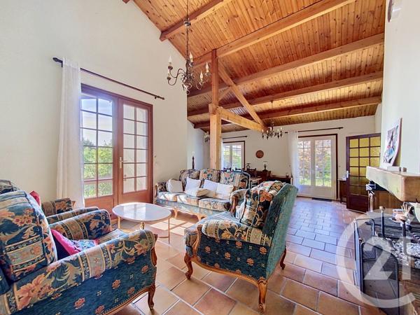 Maison à vendre  6 pièces - 157 m 2   ECHILLAIS  - 17