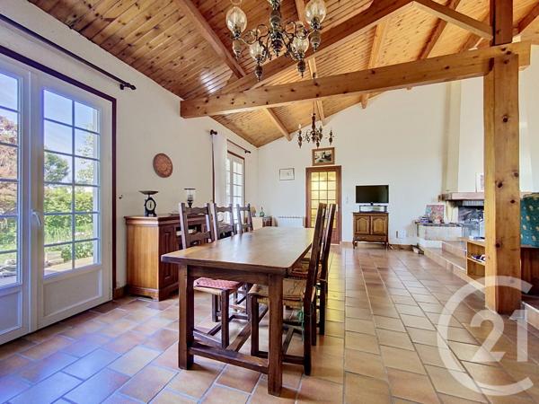 Maison à vendre  6 pièces - 157 m 2   ECHILLAIS  - 17