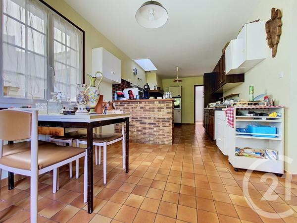 Maison à vendre  6 pièces - 157 m 2   ECHILLAIS  - 17