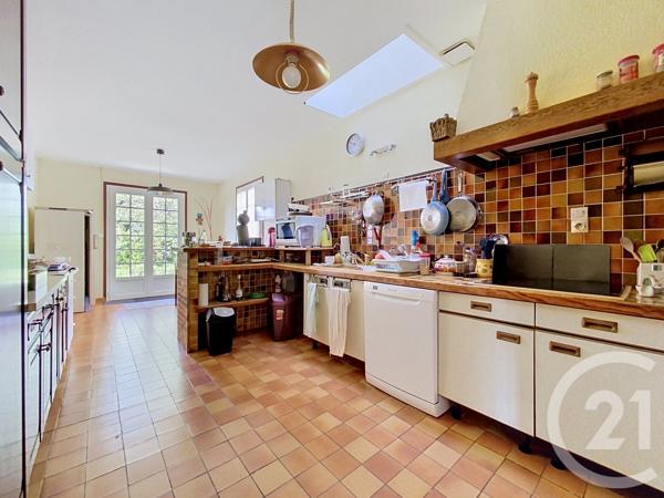 Maison à vendre  6 pièces - 157 m 2   ECHILLAIS  - 17