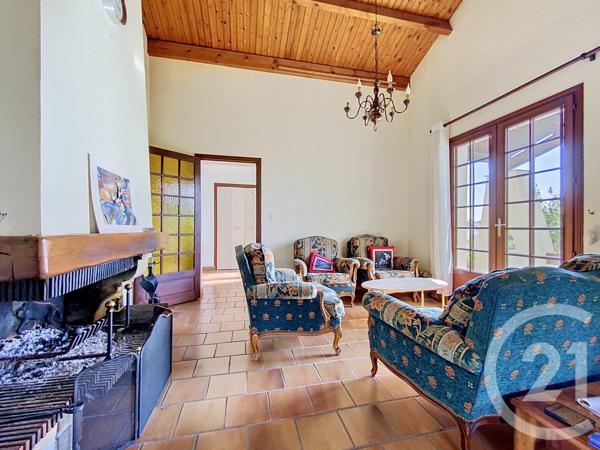Maison à vendre  6 pièces - 157 m 2   ECHILLAIS  - 17