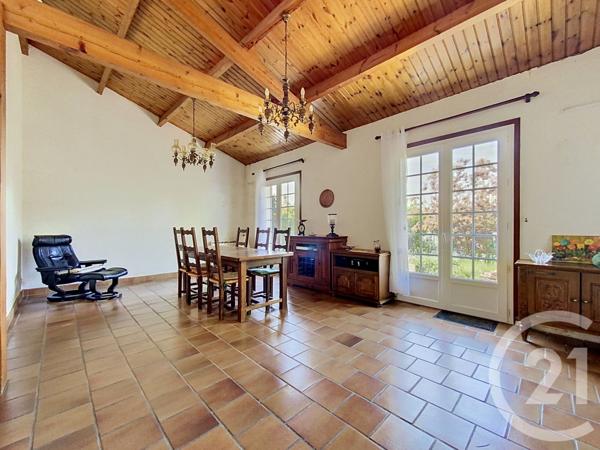 Maison à vendre  6 pièces - 157 m 2   ECHILLAIS  - 17