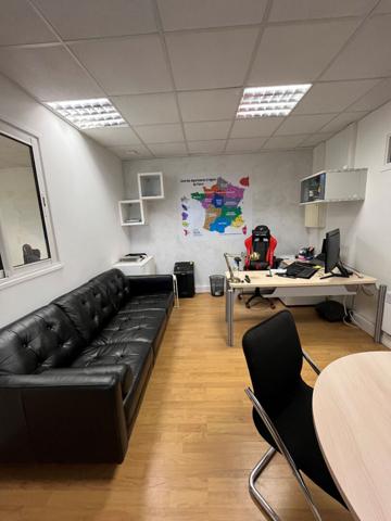 Local professionnel CHILLY-MAZARIN 71.40 m²