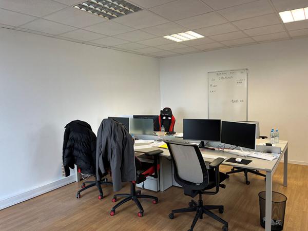 Local professionnel CHILLY-MAZARIN 71.40 m²