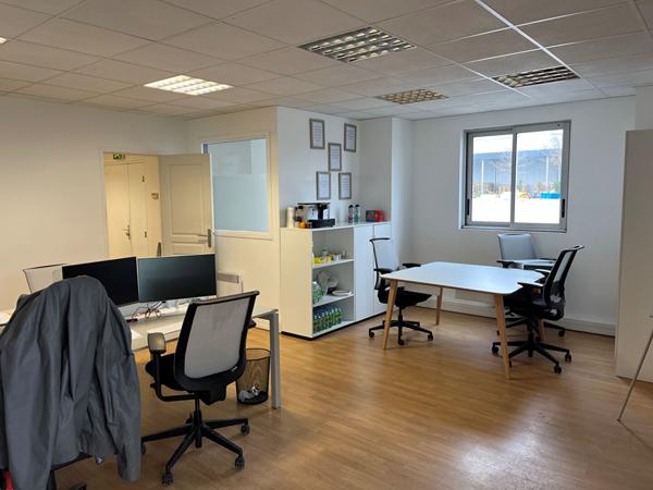 Local professionnel CHILLY-MAZARIN 71.40 m²