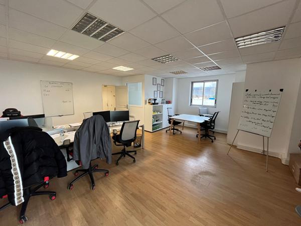 Local professionnel CHILLY-MAZARIN 71.40 m²