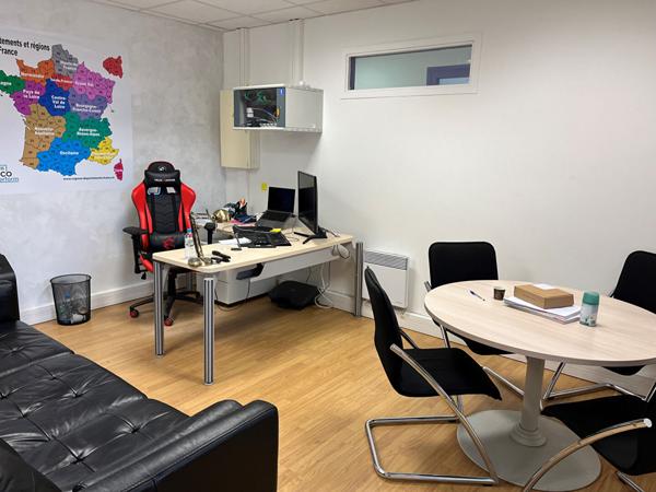 Local professionnel CHILLY-MAZARIN 71.40 m²