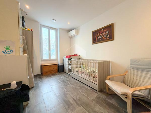 À VENDRE PERTUIS APPARTEMENT 4 PIÈCES ENTIÈREMENT RÉNOVÉ AVEC GARAGE ET 2 PLACES DE STATIONNEMENTS