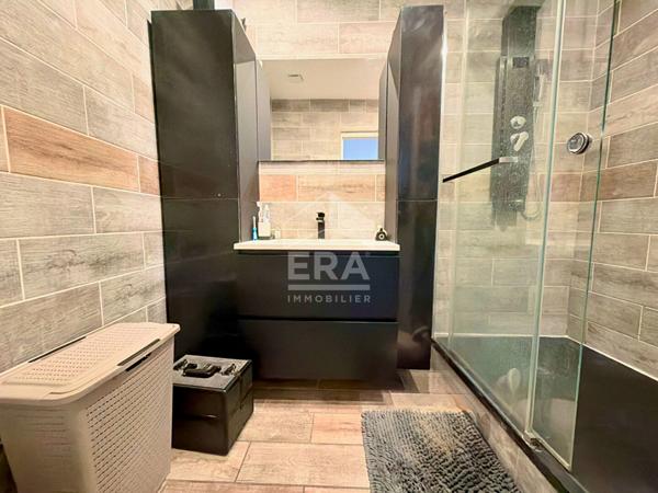 À VENDRE PERTUIS APPARTEMENT 4 PIÈCES ENTIÈREMENT RÉNOVÉ AVEC GARAGE ET 2 PLACES DE STATIONNEMENTS