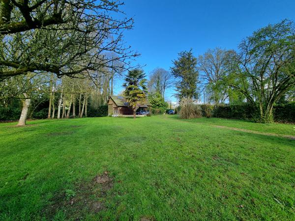 A vendre campagne de MELESSE, maison 4 chambres, 3 chambres au rez-de-chaussée avec salle d'eau et salle de bains, parcelle de plus de 1600m², 134 m² habitable