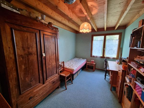 A vendre campagne de MELESSE, maison 4 chambres, 3 chambres au rez-de-chaussée avec salle d'eau et salle de bains, parcelle de plus de 1600m², 134 m² habitable