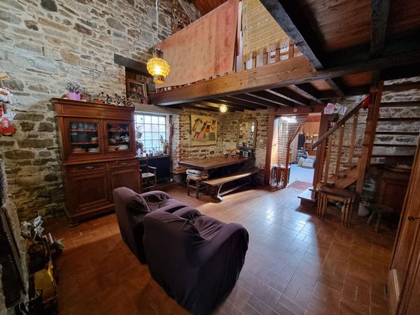 A vendre campagne de MELESSE, maison 4 chambres, 3 chambres au rez-de-chaussée avec salle d'eau et salle de bains, parcelle de plus de 1600m², 134 m² habitable