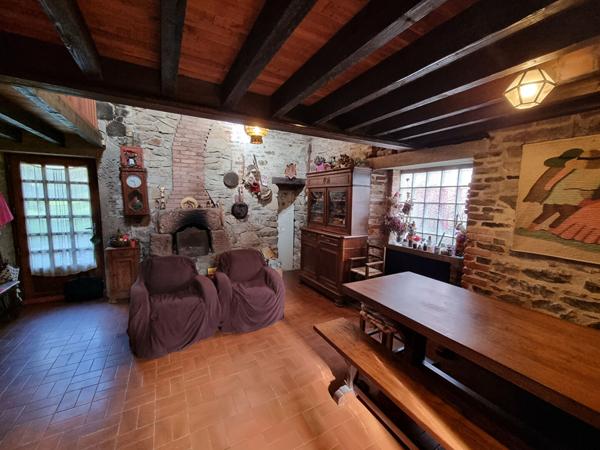 A vendre campagne de MELESSE, maison 4 chambres, 3 chambres au rez-de-chaussée avec salle d'eau et salle de bains, parcelle de plus de 1600m², 134 m² habitable