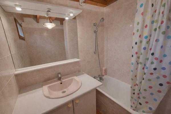 A vendre campagne de MELESSE, maison 4 chambres, 3 chambres au rez-de-chaussée avec salle d'eau et salle de bains, parcelle de plus de 1600m², 134 m² habitable