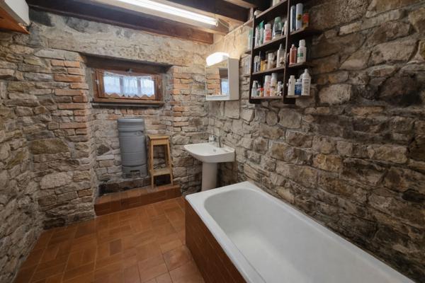 A vendre campagne de MELESSE, maison 4 chambres, 3 chambres au rez-de-chaussée avec salle d'eau et salle de bains, parcelle de plus de 1600m², 134 m² habitable