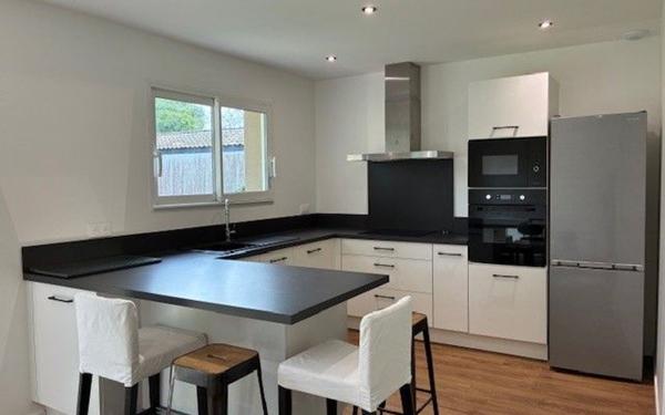 Maison à louer    4 pièces • 98 m2 Oeyreluy