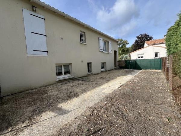 Appartement à louer 490 € CC St-Augustin 2 p 36 m² DPE D
