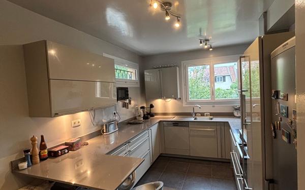 Maison à vendre    5 pièces • 187,81 m2 Saint-Maur-des-Fossés