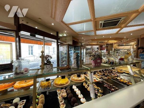 Immeuble comprenant; 
Au rez-de-chaussée: magasin, réserve, chambres froides, laboratoire, lab...