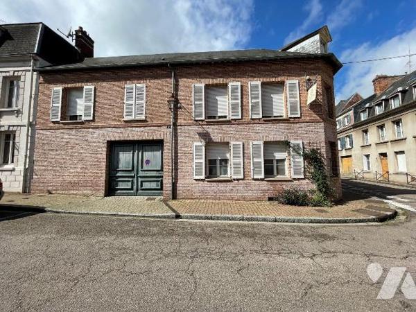 Immeuble comprenant; 
Au rez-de-chaussée: magasin, réserve, chambres froides, laboratoire, lab...