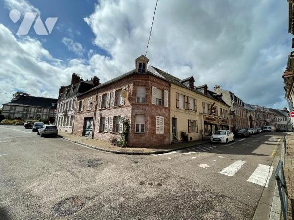 Immeuble comprenant; 
Au rez-de-chaussée: magasin, réserve, chambres froides, laboratoire, lab...