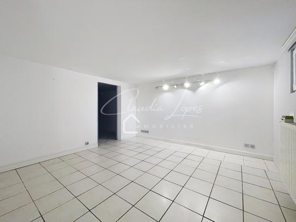 MAISON FAMILIALLE 160m2 de 6 pièces sur un terrain de 492m2