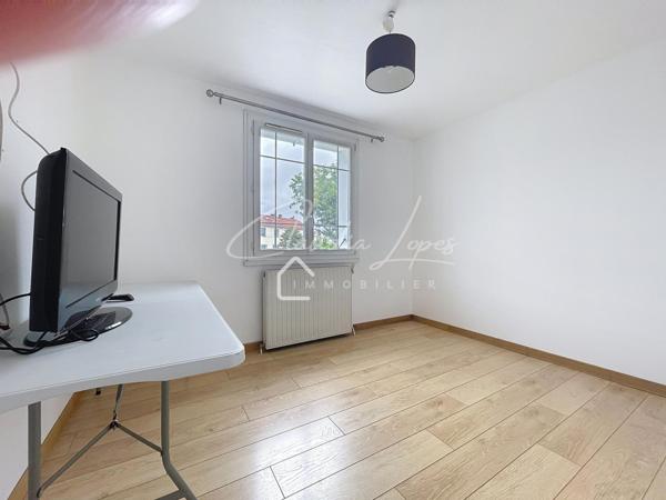 MAISON FAMILIALLE 160m2 de 6 pièces sur un terrain de 492m2