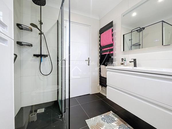 MAISON FAMILIALLE 160m2 de 6 pièces sur un terrain de 492m2