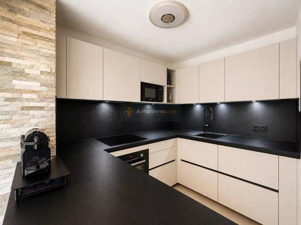 Vente                                                      Appartement
                        
                     3 pièces                      58 m2                     à Saint-Raphaël