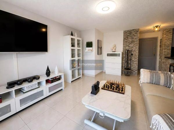 Vente                                                      Appartement
                        
                     3 pièces                      58 m2                     à Saint-Raphaël