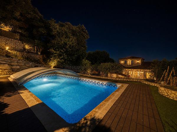 ROCHEFORT-DU-GARD MAISON 184 M² 4 CHAMBRES PISCINE PARC ARBORÉ