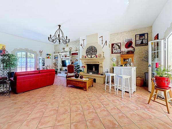 ROCHEFORT-DU-GARD MAISON 184 M² 4 CHAMBRES PISCINE PARC ARBORÉ