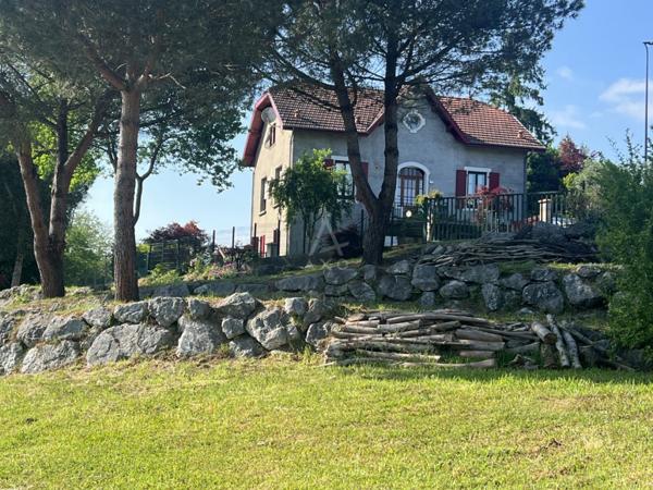 A Puyoo, une maison qui ne se révèle vraiment qu'une fois la orte franchie