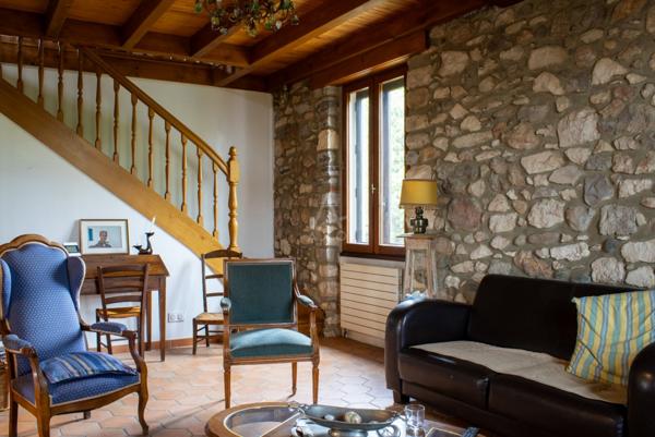 A Puyoo, une maison qui ne se révèle vraiment qu'une fois la orte franchie