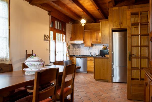 A Puyoo, une maison qui ne se révèle vraiment qu'une fois la orte franchie