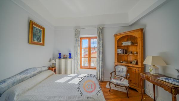 Maison
                                                                                                                                                                                                                                                                                                                        6 pièce(s)                                                                                                                                                                                                          3 chambre(s)                                                                                                                                                                                                          150  m²