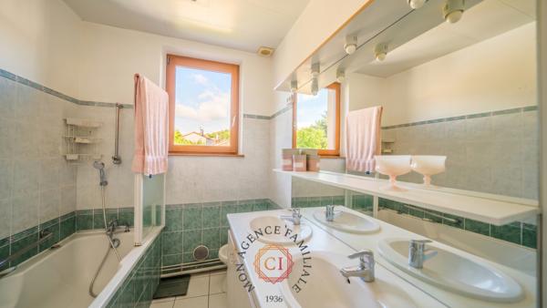 Maison
                                                                                                                                                                                                                                                                                                                        6 pièce(s)                                                                                                                                                                                                          3 chambre(s)                                                                                                                                                                                                          150  m²
