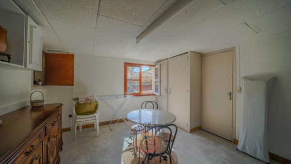 Maison
                                                                                                                                                                                                                                                                                                                        6 pièce(s)                                                                                                                                                                                                          3 chambre(s)                                                                                                                                                                                                          150  m²