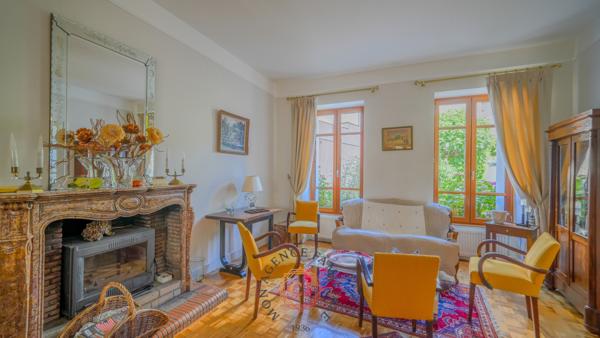 Maison
                                                                                                                                                                                                                                                                                                                        6 pièce(s)                                                                                                                                                                                                          3 chambre(s)                                                                                                                                                                                                          150  m²