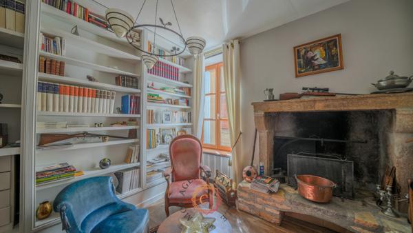 Maison
                                                                                                                                                                                                                                                                                                                        6 pièce(s)                                                                                                                                                                                                          3 chambre(s)                                                                                                                                                                                                          150  m²