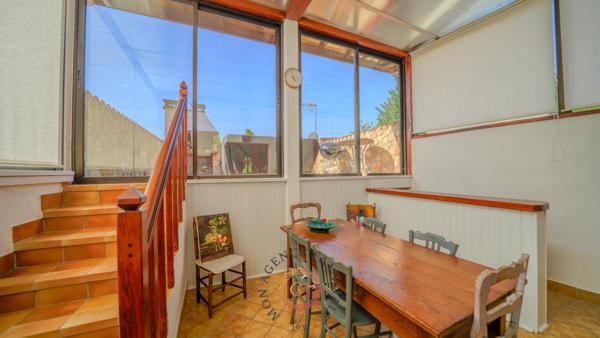 Maison
                                                                                                                                                                                                                                                                                                                        6 pièce(s)                                                                                                                                                                                                          3 chambre(s)                                                                                                                                                                                                          150  m²