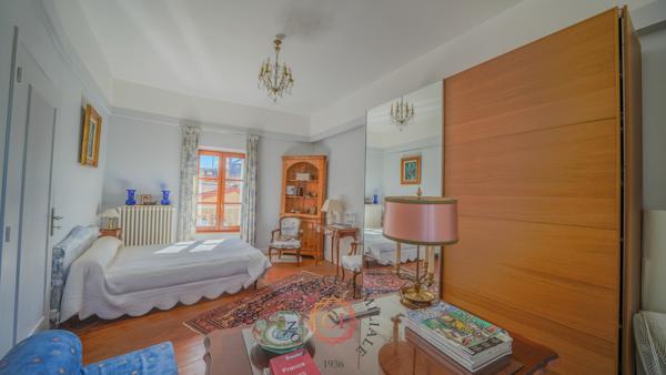Maison
                                                                                                                                                                                                                                                                                                                        6 pièce(s)                                                                                                                                                                                                          3 chambre(s)                                                                                                                                                                                                          150  m²