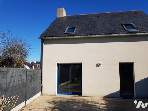 Port de plaisance et commerces à pied - maison avec jardin et garage