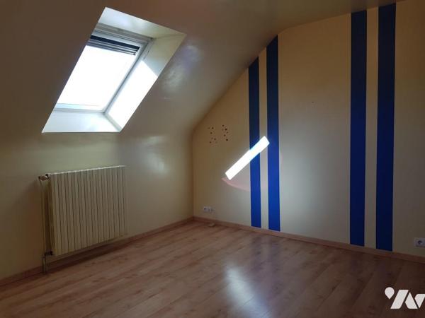 Port de plaisance et commerces à pied - maison avec jardin et garage