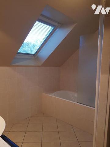 Port de plaisance et commerces à pied - maison avec jardin et garage