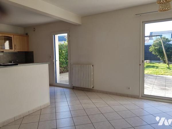 Port de plaisance et commerces à pied - maison avec jardin et garage